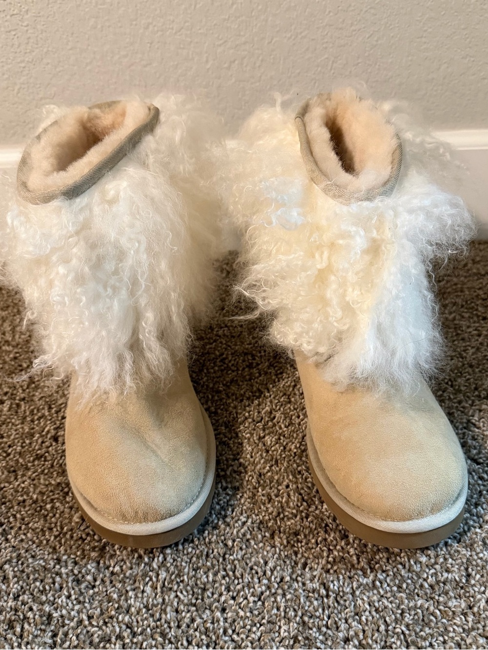UGG Lida Mongolian Sheepskin Fur Sand Color Women’s Size 8